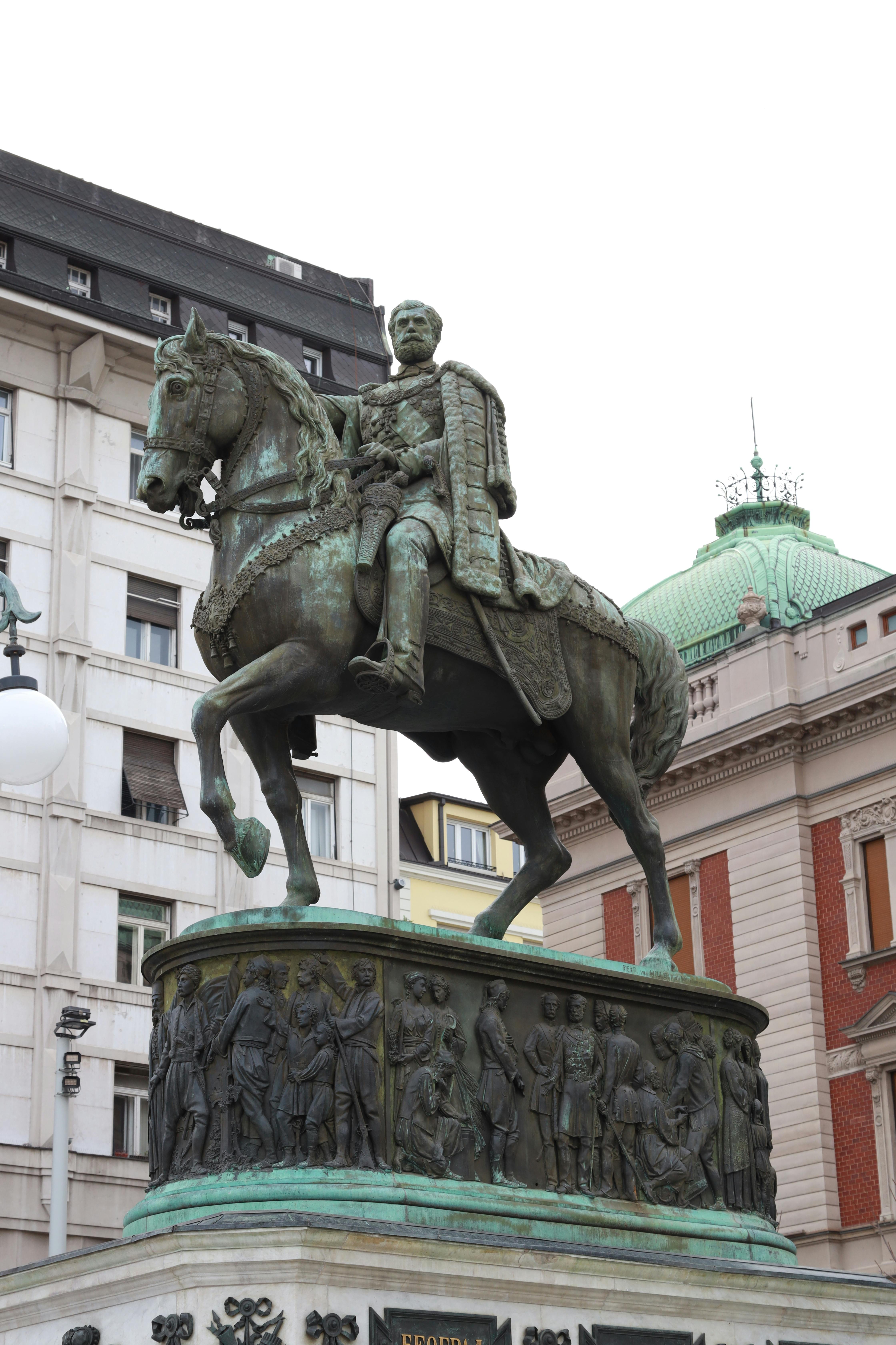 Spomenik knezu Mihailu