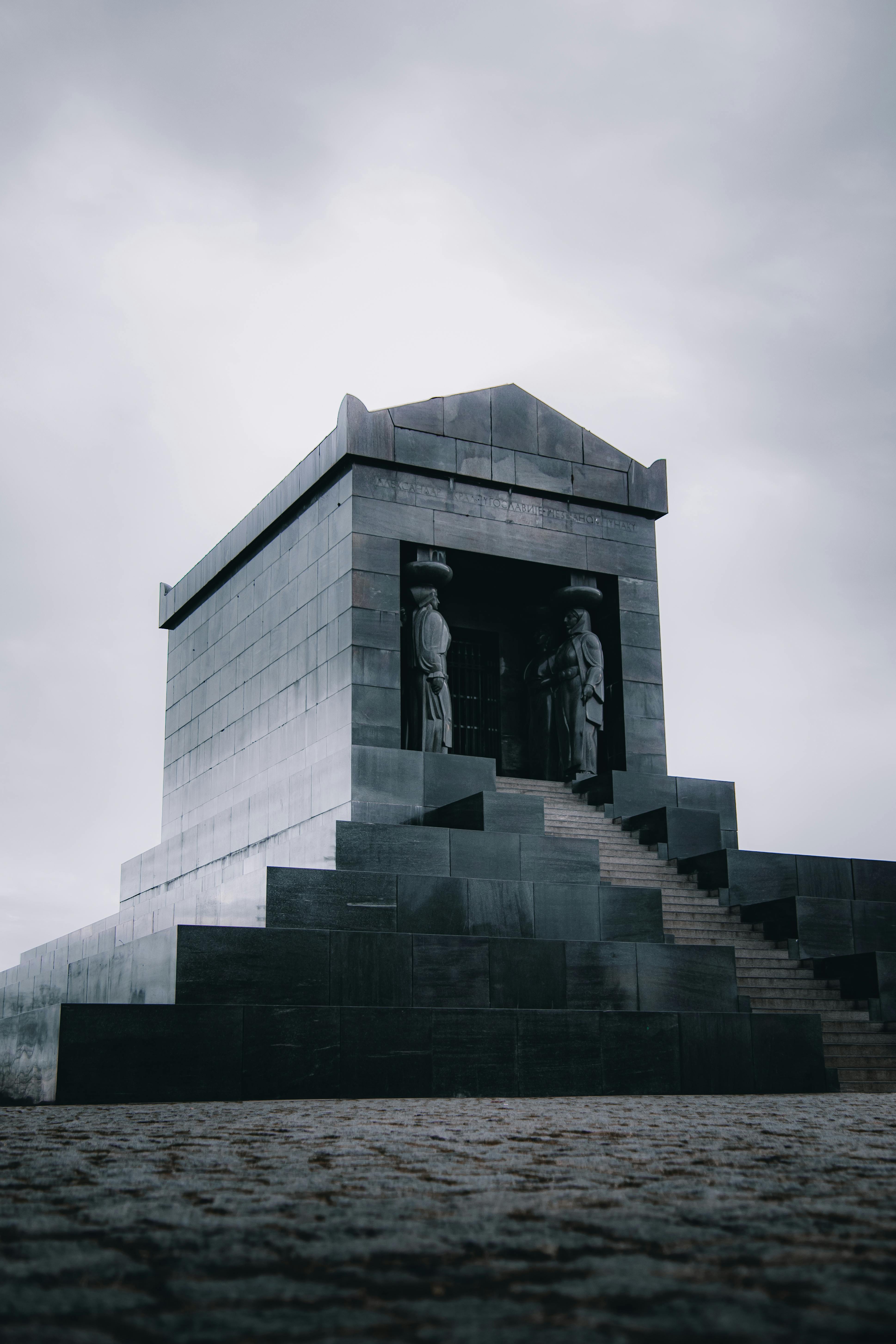 Spomenik Neznanom junaku