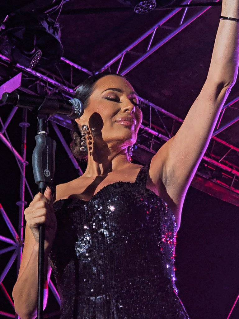 “U snu ljubim medna usta”